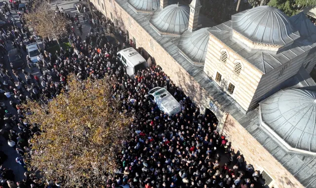 Kocaeli’de çöken binanın enkazından kurtarılan Dilara ile ilk temas kurulması kamerada Kocaeli’de çöken binanın enkazından kurtarılan Dilara ile ilk temas kurulması kamerada