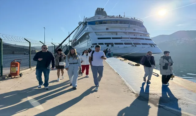 Astoria Grande kruvaziyeri Rusya’dan 621 yolcusuyla Amasra’ya geldi Astoria Grande kruvaziyeri Rusya’dan 621 yolcusuyla Amasra’ya geldi