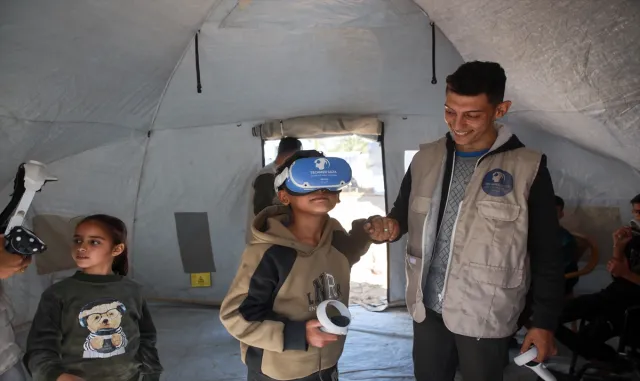 Gazze’de savaş travması yaşayan çocuklar sanal gerçeklikle rehabilite ediliyor