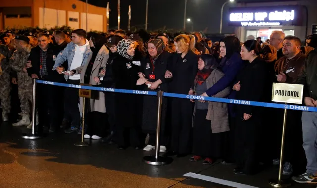 İstanbul’da narkotik operasyonunda şehit olan polis memuru Albayrak memleketi Samsun’da defnedildi İstanbul’da narkotik operasyonunda şehit olan polis memuru Albayrak memleketi Samsun’da defnedildi