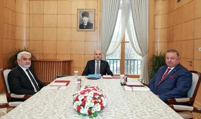 TBMM Başkanı Kurtulmuş, HÜDA PAR Genel Başkanı Yapıcıoğlu ve Yeniden Refah Partili Bekin’i kabul etti TBMM Başkanı Kurtulmuş, HÜDA PAR Genel Başkanı Yapıcıoğlu ve Yeniden Refah Partili Bekin’i kabul etti