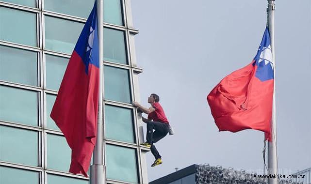 ABD’li tırmanıcı Alex Honnold, Taipei 101 gökdeleninin tepesine ipsiz çıktı ABD’li tırmanıcı Alex Honnold, Taipei 101 gökdeleninin tepesine ipsiz çıktı