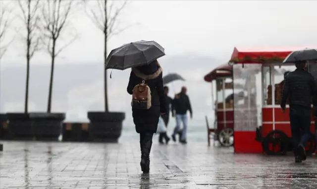 AKOM, İstanbul’da 2-3 Şubat’ta kar ve karla karışık yağmur beklendiğini bildirdi AKOM, İstanbul’da 2-3 Şubat’ta kar ve karla karışık yağmur beklendiğini bildirdi