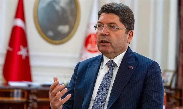 Bakan Tunç’tan kar nedeniyle araçlarında mahsur kalanlara yardım eden AD-KUR ekiplerine teşekkür