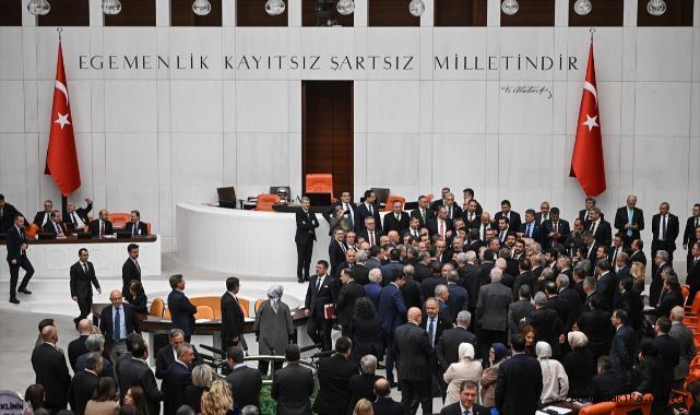 En düşük emekli aylığının artırılmasını da içeren kanun teklifi TBMM Genel Kurulunda kabul edildi En düşük emekli aylığının artırılmasını da içeren kanun teklifi TBMM Genel Kurulunda kabul edildi