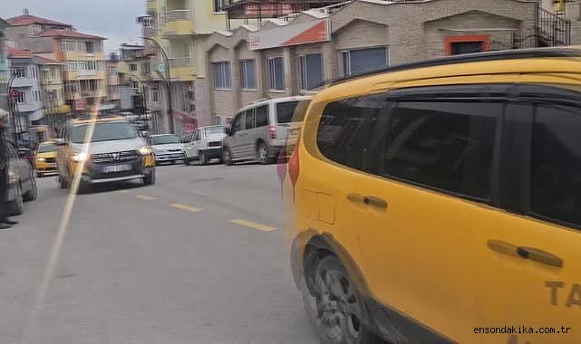 İstanbul’da taksicilerden, terör örgütü YPG/SDG yandaşlarının Türk bayrağına saldırısına tepki