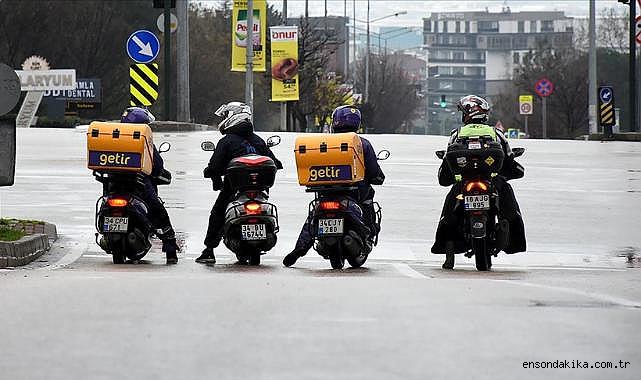 Kuryelerin sürücü belgesinde yaş sınırı 69’a yükseltildi