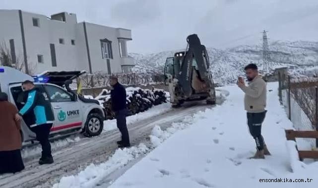 Siirt’te yolları kardan kapanan köylerde mahsur kalan hastalar hastanelere ulaştırıldı