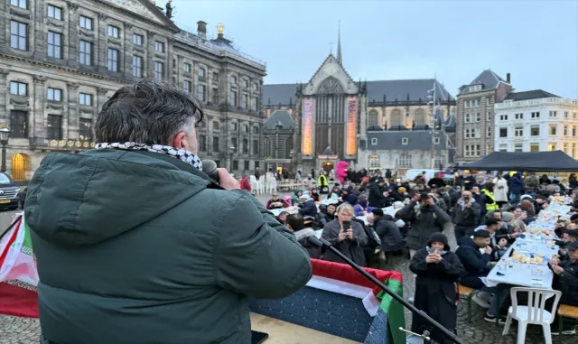 Amsterdam’da Filistin için sokak iftarı düzenlendi Amsterdam’da Filistin için sokak iftarı düzenlendi