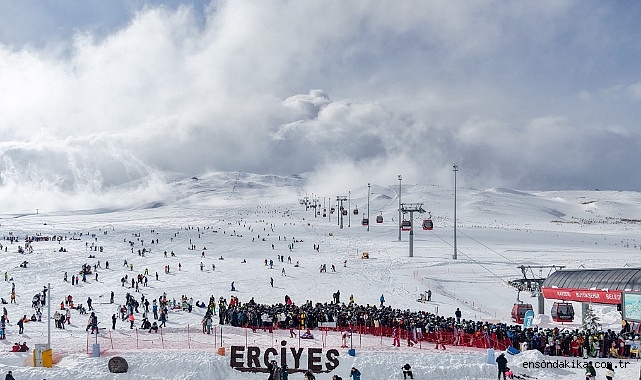 Erciyes’te pistler hafta sonu kayakseverlerle doldu