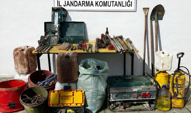 Manisa’da sit alanında izinsiz kazı yapan 2 şüpheli yakalandı Manisa’da sit alanında izinsiz kazı yapan 2 şüpheli yakalandı