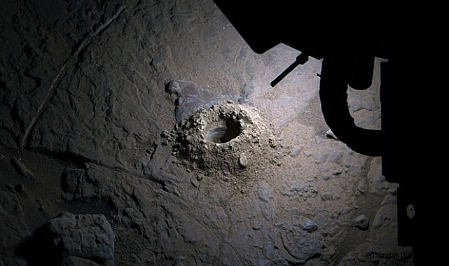 NASA’nın Curiosity keşif aracı Mars’ta ’Nevado Sajama’yı gece aydınlattı