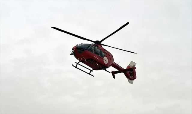 Beypazarı’nda hava ambulansı beyin kanaması geçiren hasta için havalandı Beypazarı’nda hava ambulansı beyin kanaması geçiren hasta için havalandı