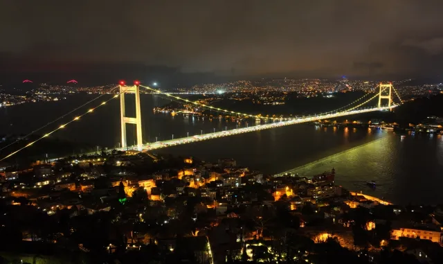 Fatih Sultan Mehmet Köprüsü endometriozis farkındalığı için sarıya büründü Fatih Sultan Mehmet Köprüsü endometriozis farkındalığı için sarıya büründü