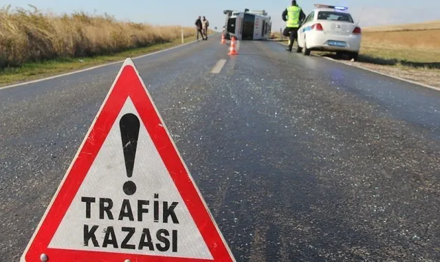 Kırklareli’nde 1 kişinin yaralandığı trafik kazası güvenlik kamerasında Kırklareli’nde 1 kişinin yaralandığı trafik kazası güvenlik kamerasında