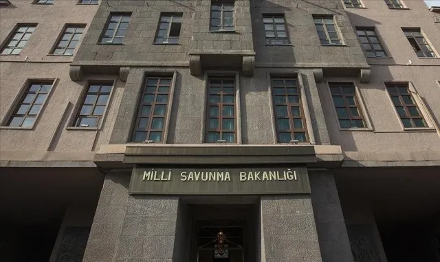 MSB: KKTC’nin güvenliğinin artırılmasına yönelik kademeli planlamalar çerçevesinde 6 F-16 savaş uçağı ve hava savunma sistemleri bugünden itibaren KKTC’ye konuşlandırılmıştır MSB: KKTC’nin güvenliğinin artırılmasına yönelik kademeli planlamalar çerçevesinde 6 F-16 savaş uçağı ve hava savunma sistemleri bugünden itibaren KKTC’ye konuşlandırılmıştır