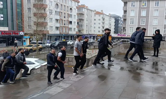 Tekirdağ’da kaçırma ve darp olayına ilişkin 8 kişi tutuklandı Tekirdağ’da kaçırma ve darp olayına ilişkin 8 kişi tutuklandı