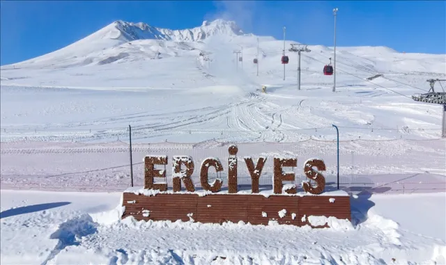 Ulaştırma ve Altyapı Bakan Yardımcısı Boyraz, Erciyes Kayak Merkezi’ni ziyaret etti