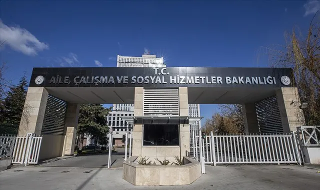 VGM ile Aile ve Sosyal Hizmetler Bakanlığı 50 şehit yakınını umreye gönderecek VGM ile Aile ve Sosyal Hizmetler Bakanlığı 50 şehit yakınını umreye gönderecek