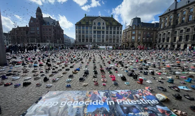 Amsterdam’da, İsrail saldırılarında ölen Filistinli çocuklar ve gazeteciler anıldı Amsterdam’da, İsrail saldırılarında ölen Filistinli çocuklar ve gazeteciler anıldı