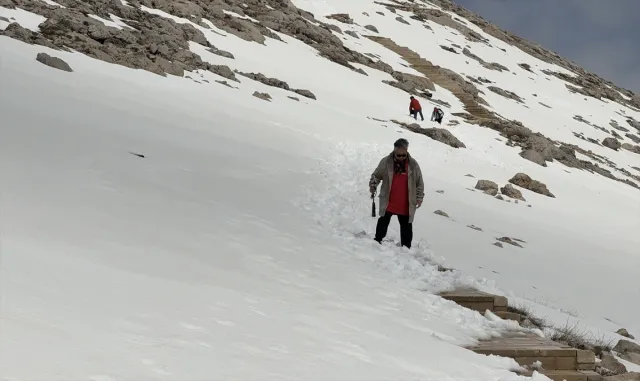 Dünya mirası Nemrut sezonun ilk ziyaretçilerini ağırladı Dünya mirası Nemrut sezonun ilk ziyaretçilerini ağırladı