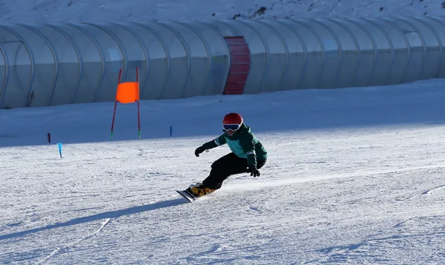Kars’ta kayak ve snowboard kursları tamamlandı