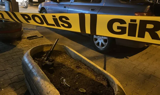 Konya’da kavga ihbarına giden polis ekiplerine çocuklardan sürpriz kutlama Konya’da kavga ihbarına giden polis ekiplerine çocuklardan sürpriz kutlama