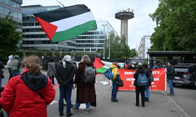 Belçika’nın İsrail’in katılımına rağmen Eurovision’dan çekilmemesi protesto edildi Belçika’nın İsrail’in katılımına rağmen Eurovision’dan çekilmemesi protesto edildi