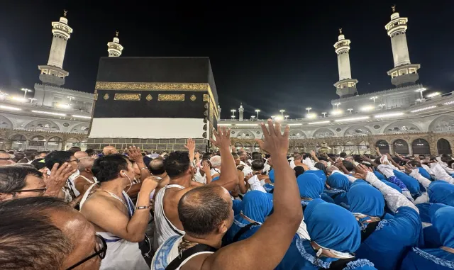 Hacı adayları Arafat öncesi ibadetlerini sürdürüyor Hacı adayları Arafat öncesi ibadetlerini sürdürüyor