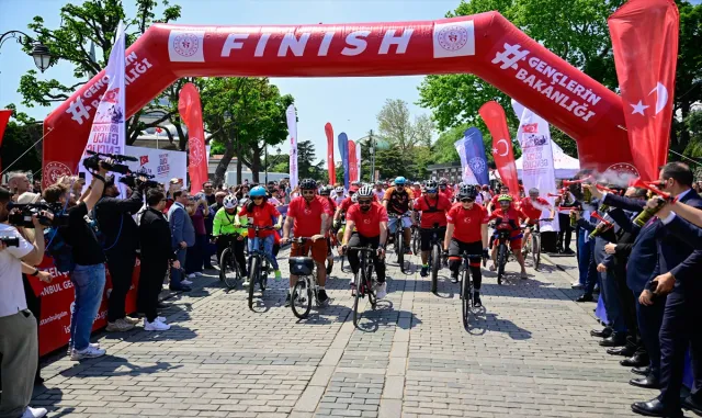 İstanbul’da 19 Mayıs Atatürk’ü Anma, Gençlik ve Spor Bayramı kutlanıyor