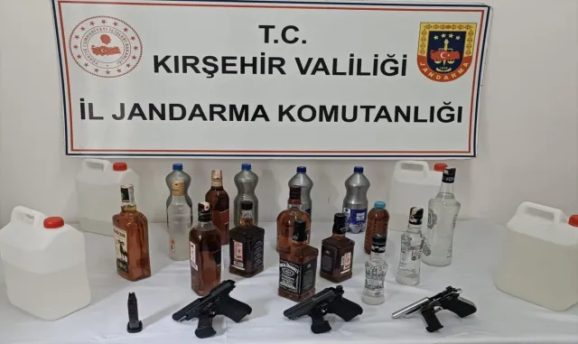 Kırşehir’de 3 ruhsatsız tabanca, sahte içki ve etil alkol ele geçirildi