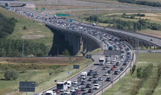 Kocaeli, Bolu ve Düzce’de yollarda bayram dönüşü yoğunluğu yaşanıyor Kocaeli, Bolu ve Düzce’de yollarda bayram dönüşü yoğunluğu yaşanıyor