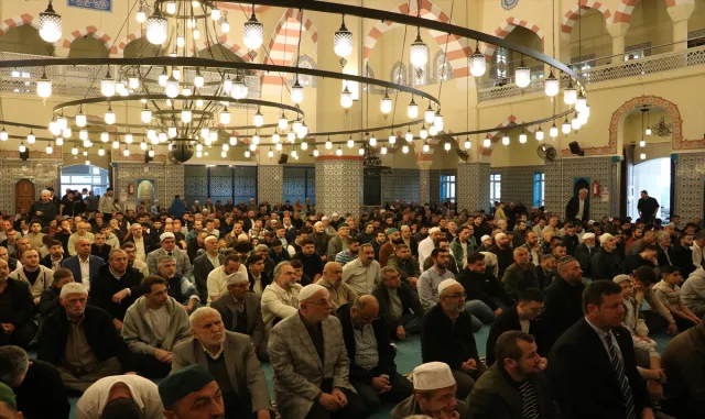 Kocaeli’de 5 asırlık ibadet merkezindeki 1800 yıllık sunak taşı tarihe ışık tutuyor Kocaeli’de 5 asırlık ibadet merkezindeki 1800 yıllık sunak taşı tarihe ışık tutuyor