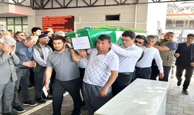 Mersin’de silahlı saldırılarda hayatını kaybeden 5 kişi için cenaze töreni düzenlendi Mersin’de silahlı saldırılarda hayatını kaybeden 5 kişi için cenaze töreni düzenlendi