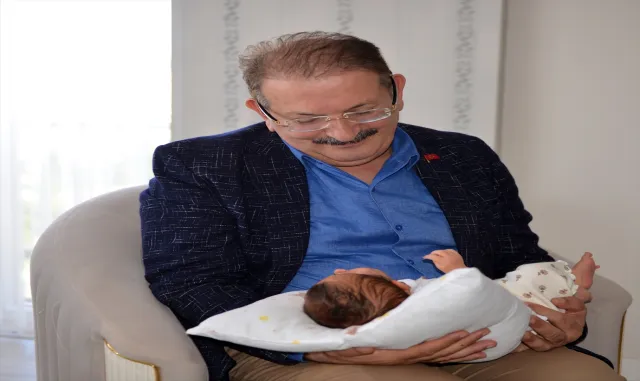 Antalya’da bebeklerinin topuk tarama testini reddeden aileyi Sağlık Müdürü ikna etti Antalya’da bebeklerinin topuk tarama testini reddeden aileyi Sağlık Müdürü ikna etti