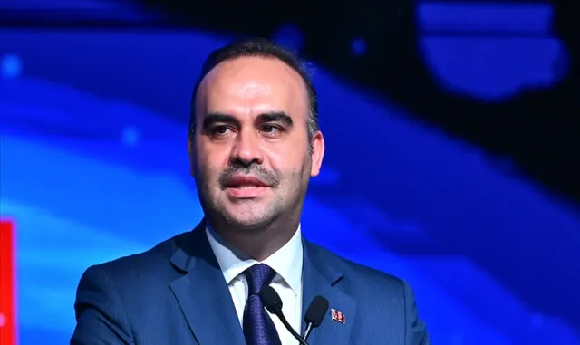 Bakan Kacır’dan Sıfır Atık Forumu’nda yoğun diplomasi trafiği Bakan Kacır’dan Sıfır Atık Forumu’nda yoğun diplomasi trafiği