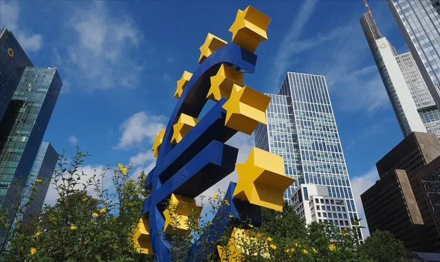 ECB: Avro Bölgesi’nde tüketicilerin kısa vadeli enflasyon beklentileri geriledi ECB: Avro Bölgesi’nde tüketicilerin kısa vadeli enflasyon beklentileri geriledi