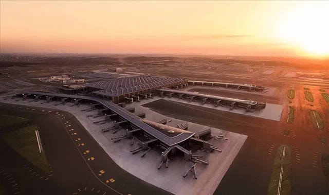 Frankfurt Havalimanı’nda Lufthansa uçağının burun kısmı apronun zeminine oturdu Frankfurt Havalimanı’nda Lufthansa uçağının burun kısmı apronun zeminine oturdu