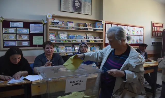 Gümüşhane’nin Tekke beldesinde seçmenler sandık başında