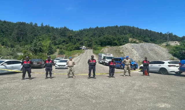 GÜNCELLEME - Bolu’da maden ocağındaki göçükte mahsur kalan işçi kurtarılmaya çalışılıyor