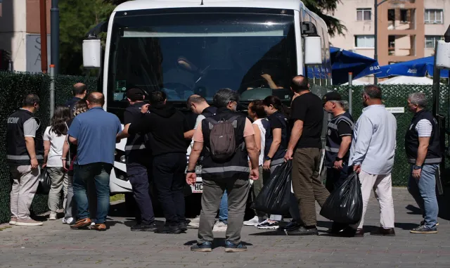 GÜNCELLEME - Ege Üniversitesi’nde ihalelerde usulsüzlük soruşturmasında 27 zanlı tutuklandı GÜNCELLEME - Ege Üniversitesi’nde ihalelerde usulsüzlük soruşturmasında 27 zanlı tutuklandı