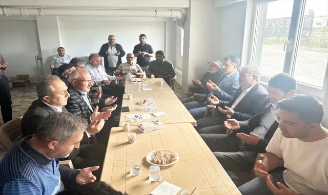 Kaymakam Canpolat’tan KKKA hastalığı şüphesiyle yaşamını yitiren öğrencinin ailesine ziyaret Kaymakam Canpolat’tan KKKA hastalığı şüphesiyle yaşamını yitiren öğrencinin ailesine ziyaret