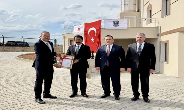 Kırşehir Adalet Camisi ibadete açıldı Kırşehir Adalet Camisi ibadete açıldı