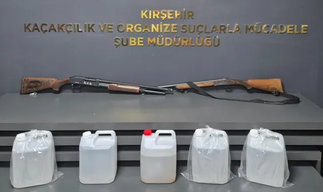 Kırşehir’de 2 ruhsatsız av tüfeği, etil alkol ve sahte içki ele geçirildi