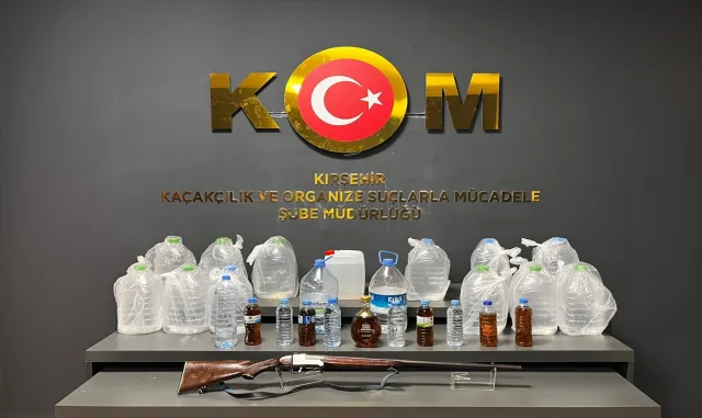 Kırşehir’de 65 litre etil alkol, sahte içki ve ruhsatsız av tüfeği ele geçirildi