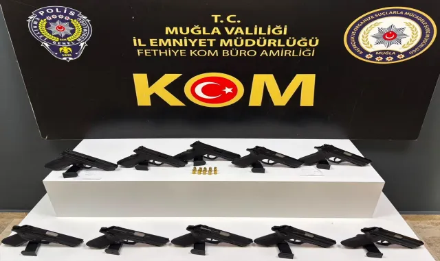 Balıkesir’de yatırım dolandırıcılığı operasyonunda yakalanan 12 zanlı tutuklandı Balıkesir’de yatırım dolandırıcılığı operasyonunda yakalanan 12 zanlı tutuklandı