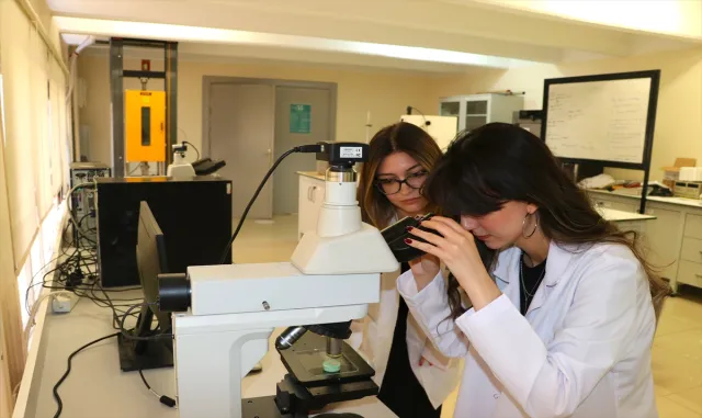 Öğrenciler yumurta kabuğunu geri dönüştürerek implantlarda kullanılabilecek biyomalzeme üretti Öğrenciler yumurta kabuğunu geri dönüştürerek implantlarda kullanılabilecek biyomalzeme üretti