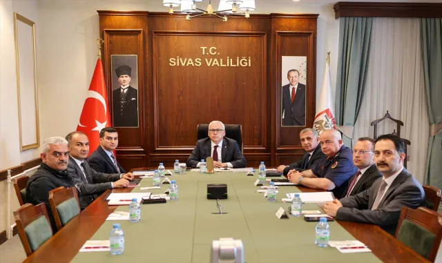 Sivas Valisi Şimşek, kene vakalarındaki artış nedeniyle vatandaşları uyardı: Sivas Valisi Şimşek, kene vakalarındaki artış nedeniyle vatandaşları uyardı: