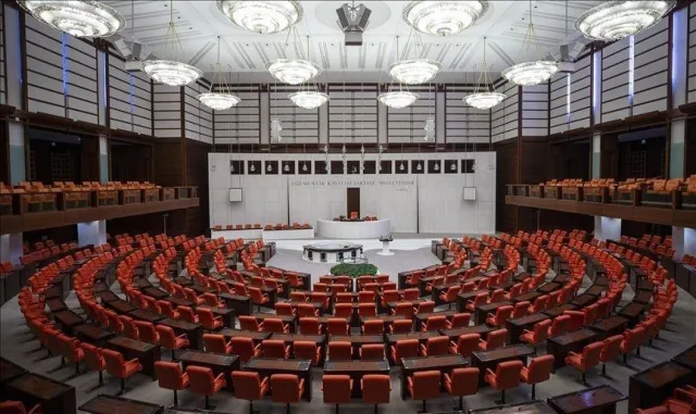 TSK ile ilgili düzenlemeleri de içeren kanun teklifi TBMM Milli Savunma Komisyonunda kabul edildi (1) TSK ile ilgili düzenlemeleri de içeren kanun teklifi TBMM Milli Savunma Komisyonunda kabul edildi (1)