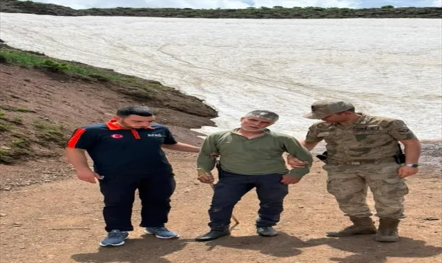 Tunceli’de dağlık alanda yolunu kaybeden kişi ekiplerce bulundu Tunceli’de dağlık alanda yolunu kaybeden kişi ekiplerce bulundu
